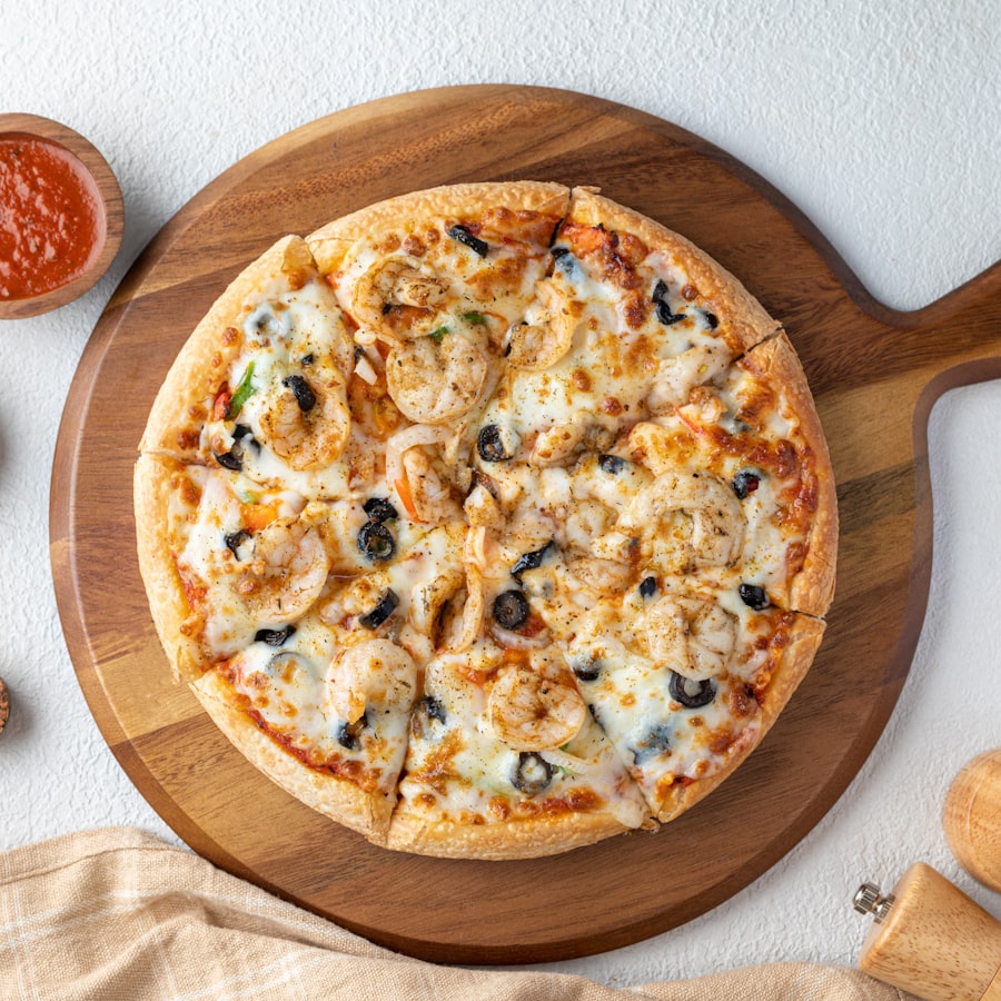 Pizza de frango desfiado com catupiry e milho